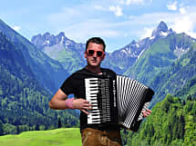 Andreas Gabalier DOUBLE Dennis