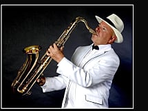 Max Kucera alias Mr.McKay Saxophonist DJ & Entertainer