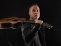 John Eid | Sänger, Gitarrist & freier Redner