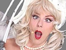 Madame Ruccola ( Anne Schilling )