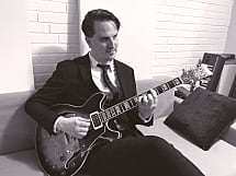 Solo Jazz Guitar v Nicolai Levring