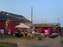 Grisbas Bar + gårdsplads