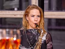 Saxophonistin Simona