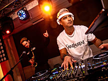 DJ Robin Lo