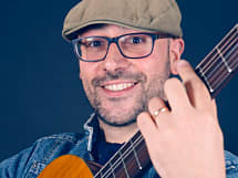 Luigi – Mediterranean Singing Guitarist