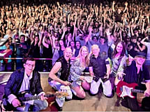 ABBA Tribute Show - 100 % live – explosiv, mitreißend und voller unvergesslicher Hits - BABA Explosion
