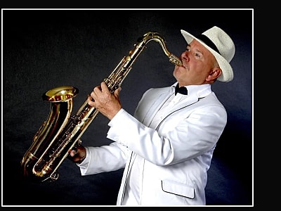 Max Kucera alias Mr.McKay Saxophonist DJ & Entertainer