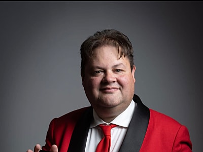 Red Suit Magic