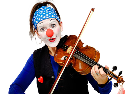 Clown: Clownin Viola - Bühnenacts & Walkacts musikalisches Luftballon-Clownstheater, Riesen-Seifenblasen, Ballonmodellage