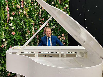 Cornel Oprea - Pianist & DJ