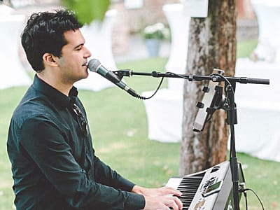 Eugen Nevo - Sänger & Pianist