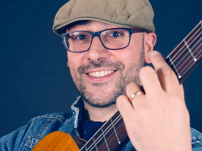 Luigi – Mediterranean Singing Guitarist