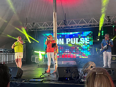 Neon Pulse