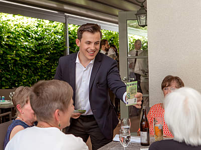 Zauberer Moritz Neumeister - Deutscher Jugendmeister - unvergessliche Zauberei für Hochzeit, Firmenevent, Geburtstagsfeier