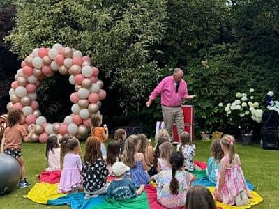 Roly's magic show over 40 years of magical experience.  Highly recommended