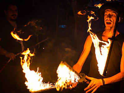 Peter Kaiser - Unglaublich dynamische Feuerartistik