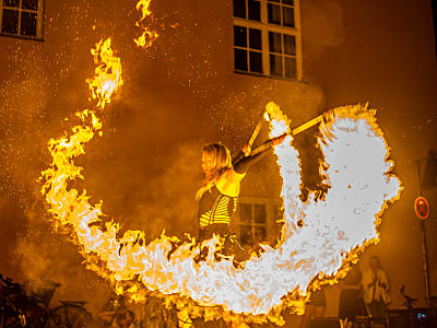 Simone Isabell Feuer- und Tanzshow