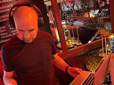 DJ Karveloni