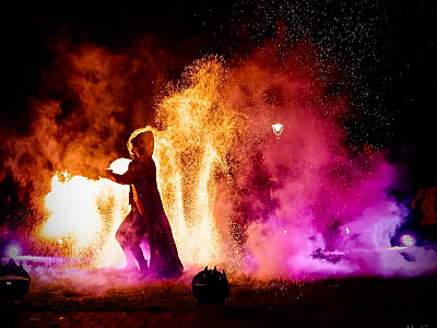 Feral Flame Feuershow