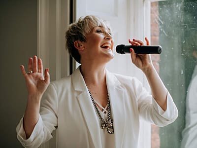 Emma Kelsey Vocalist