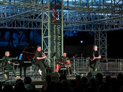 LUX AETERNA SWING QUARTET