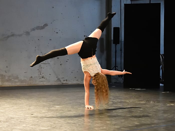 HappyHandstandFreak