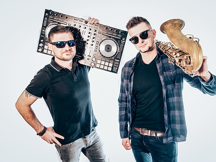 DJ & SAXOPHONE - KAI & MARTINEZ