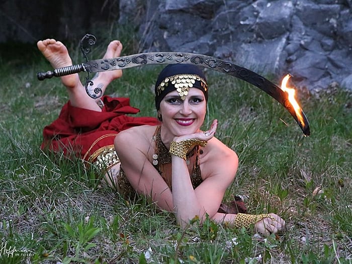 Maya in Motion - Feuershow, LED-und Schwarzlichtshow, Bauchtanzshow