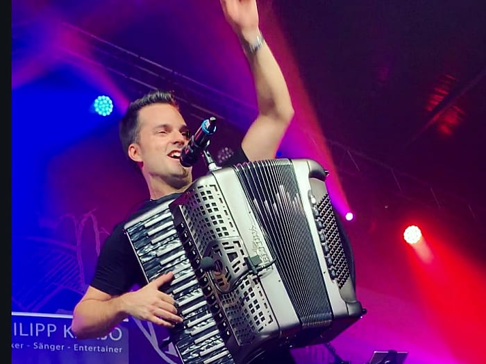 PHILIPP KANJO | Der LIVE Party- & Stimmungsmusiker