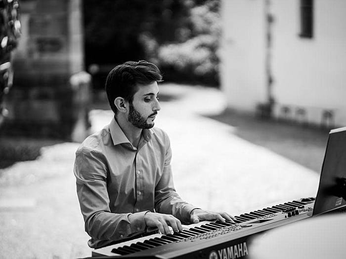 Roman am Piano