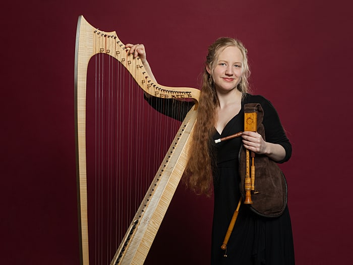 Dudelsackspieler *in und Harfenistin Daniela Heiderich