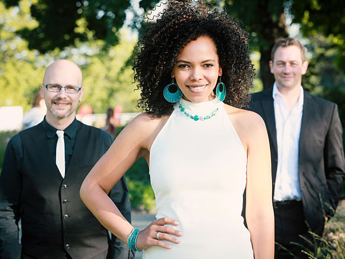 ELEEZA - Acoustic, Lounge, Soul