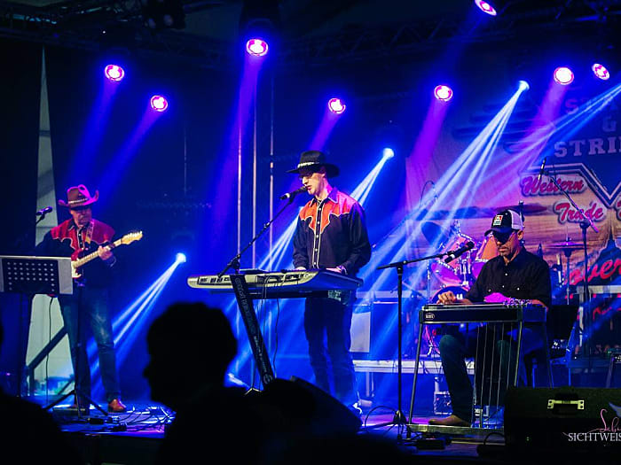 CATCH - Casey & The Country Heroes