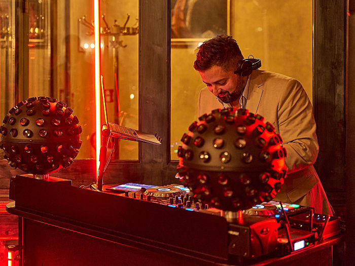 Enzo Aprile DJ & Pianist für Hochzeiten und Events