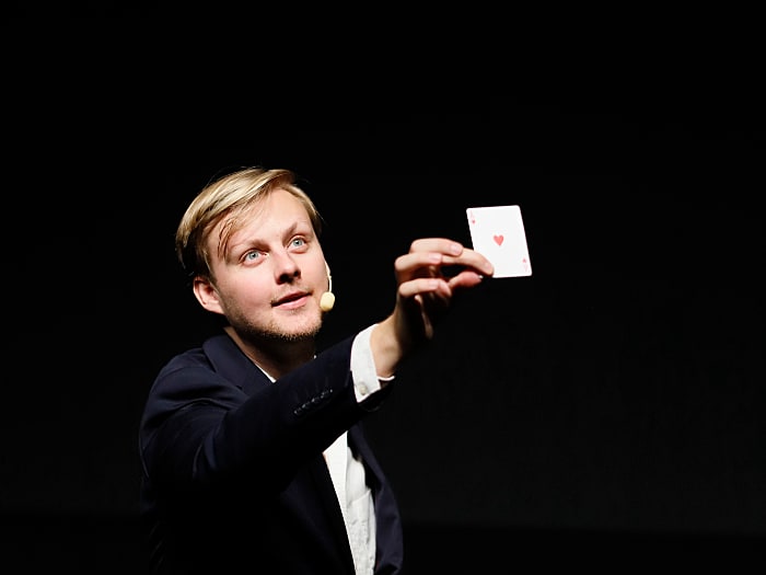 Simon Tedenvall - Magiker & Konferencier