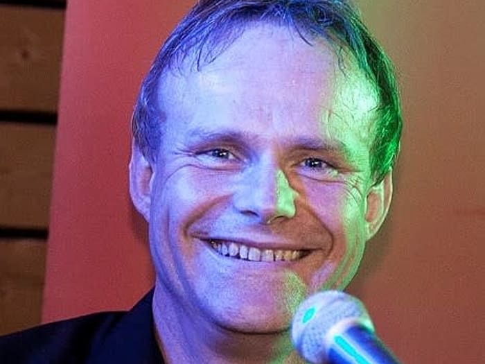 DJ OLO (Kombination aus DJ und ONE MAN LIVE MUSIK)