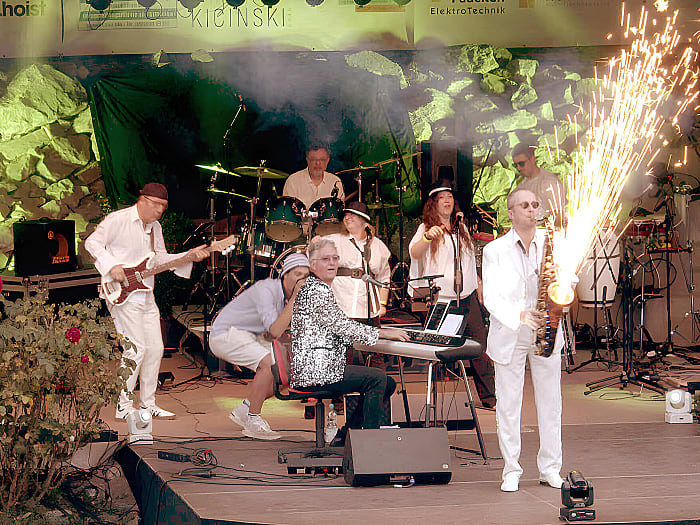 DOC MARTIN and the fabulous BARBAND