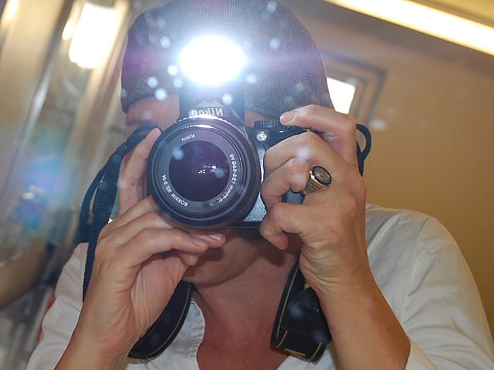 Teater til fest- den falske festfotograf - Fupfotografen Felicia