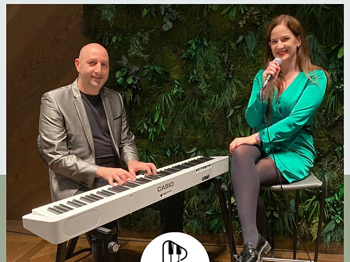 Easy Covers  Duo - voice & piano
