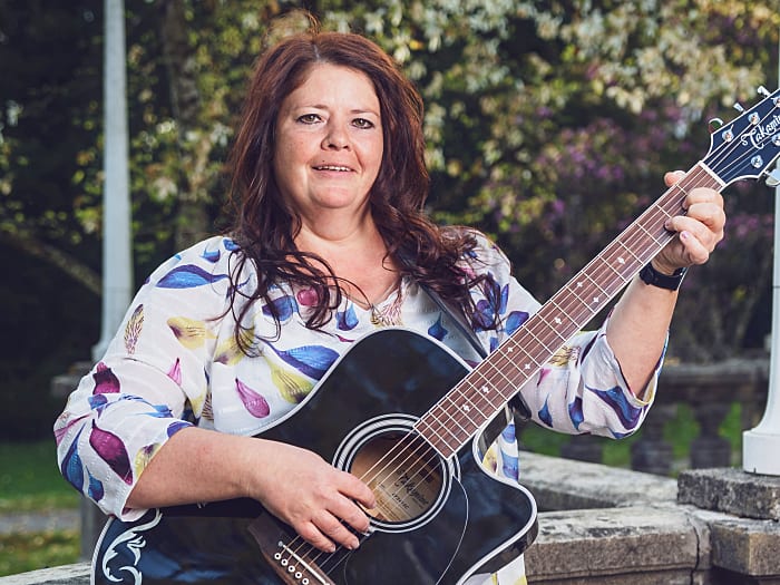 Yvonne Brugger - Gesang & Gitarre