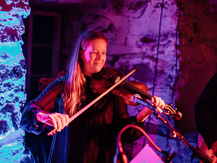 Emma Hessel Music with friends