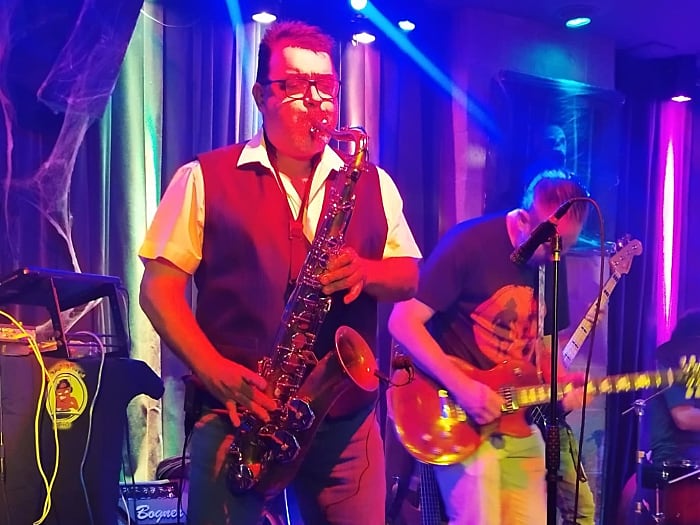 Sergio Elias - SAXCLASSICS - Repertorio con saxofon ´ 70, ´80 y ´90