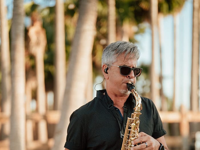 J Saxo Show