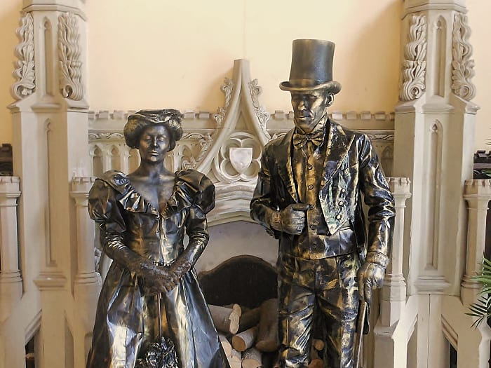 Statuepeople Living Statues the most amazing statues in the UK.