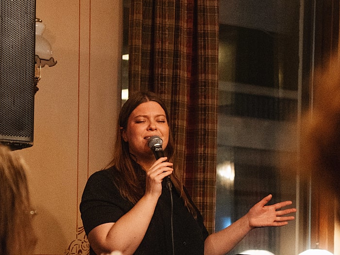 Helga Ragnarsdottir → Boka direkt online här