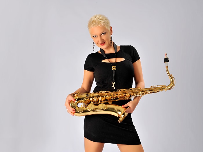 Saxophonistin & Sängerin für Hochzeiten & Events in der Schweiz | Vladi