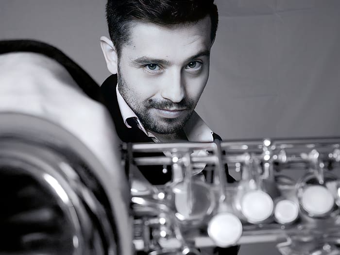 LucioCaroSaxPlayer