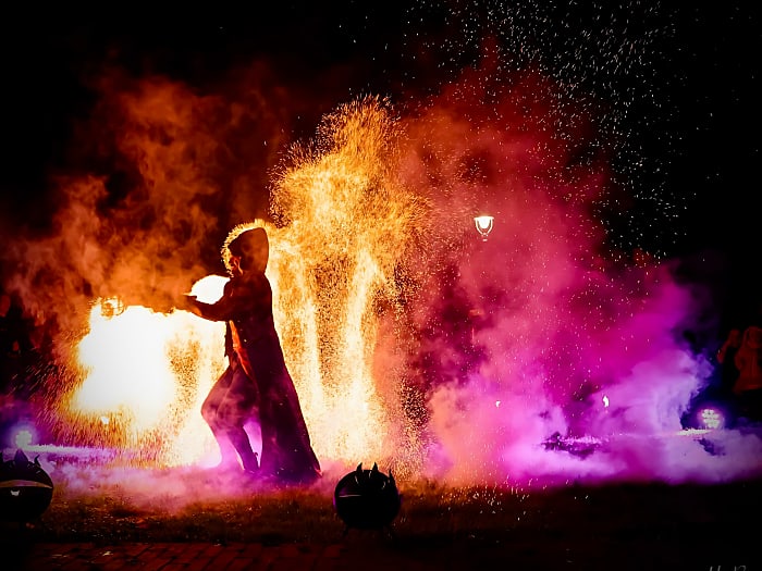 Feral Flame Feuershow