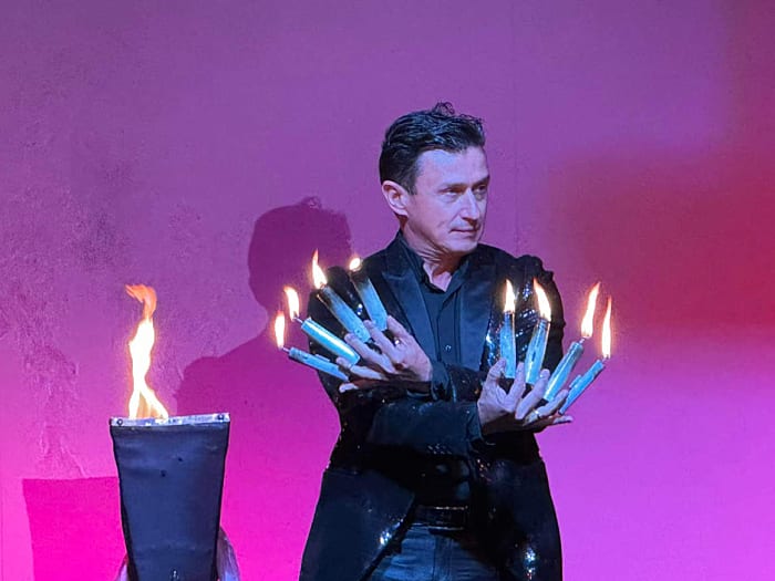 Artem @artmagicshow