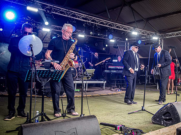 JAKE AND ELWOOD AND THE BLACK RHINO BAND